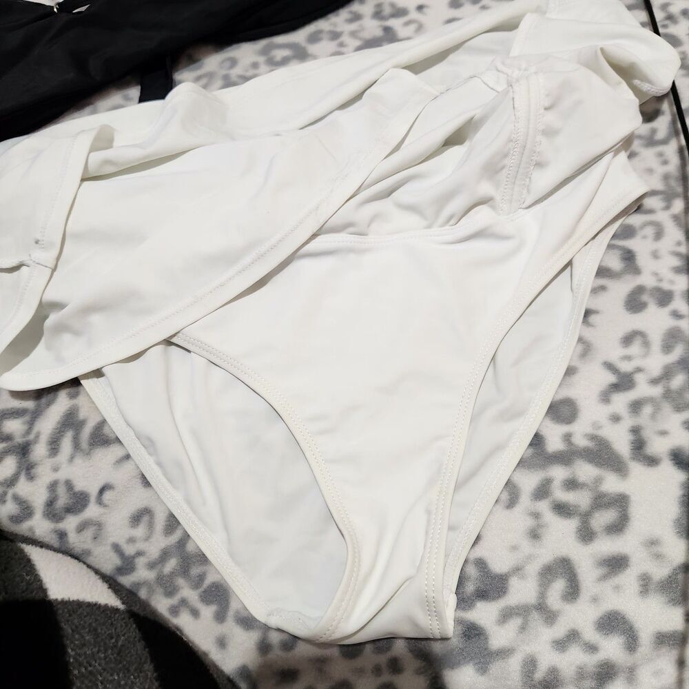 2pcs Swimsuit For Women Size Medium Black And White Bikini Top And Skort.  New - Picture 4 of 11